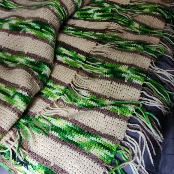 Vintage handmade knitted or crocheted throw blanket with a striped patter  45x80 - Picture 8 of 8